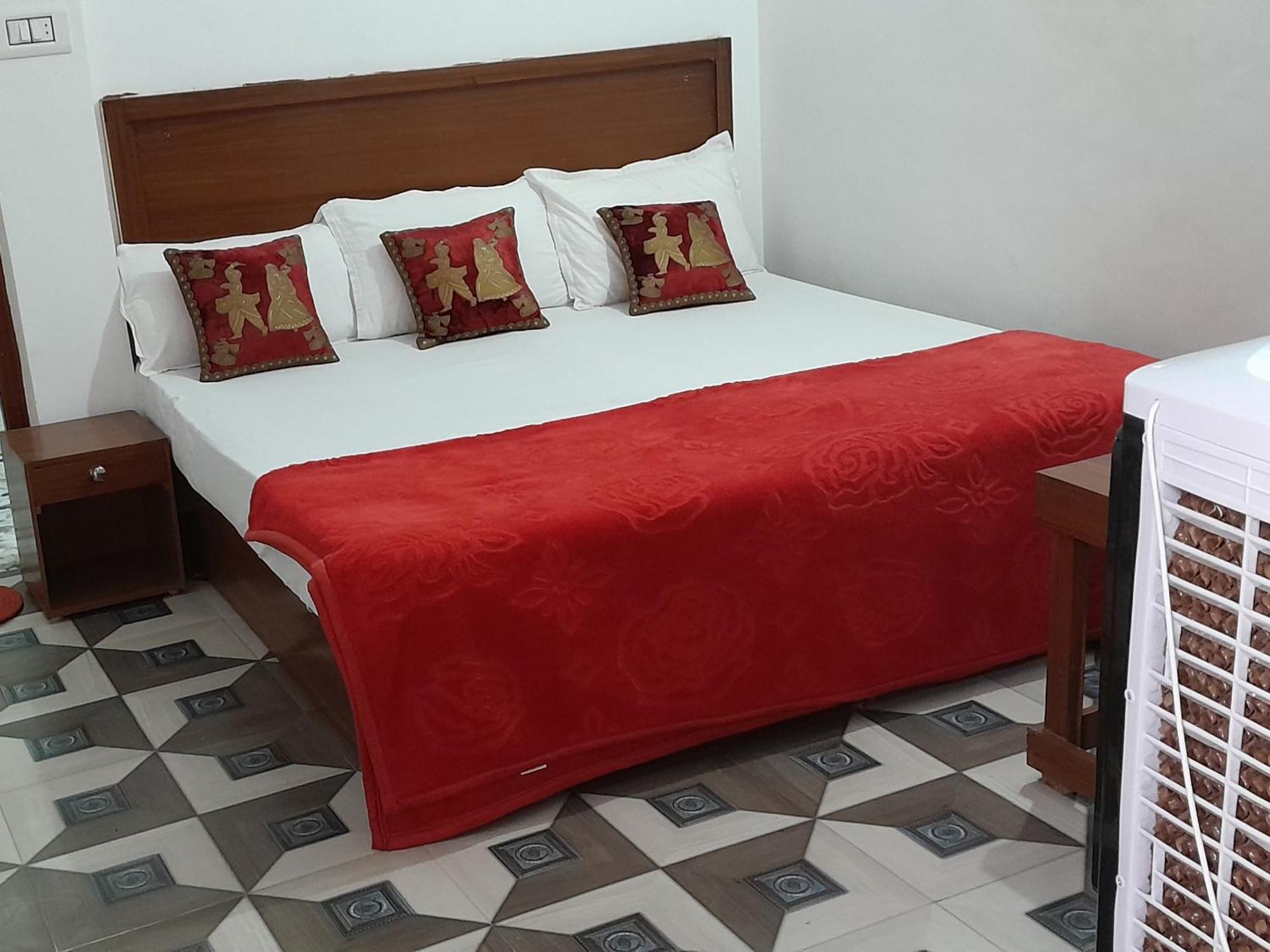 Rani Palace Кгаджураго Номер фото